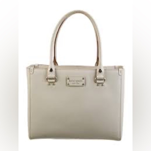 kate spade Handbags - Kate Spade Wellesley Quinn leather tote bag in‎ cream GUC
